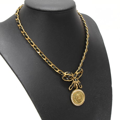 CHANEL Bow & Medal Pendant Necklace Gold-toned 95P #76580