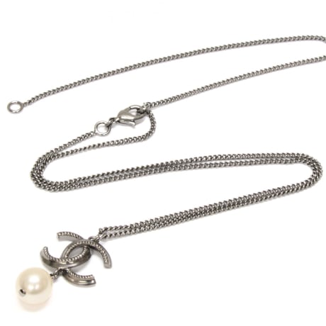CHANEL CC Logo Pendant Necklace Faux Pearl Silver-toned Black B11A #75671