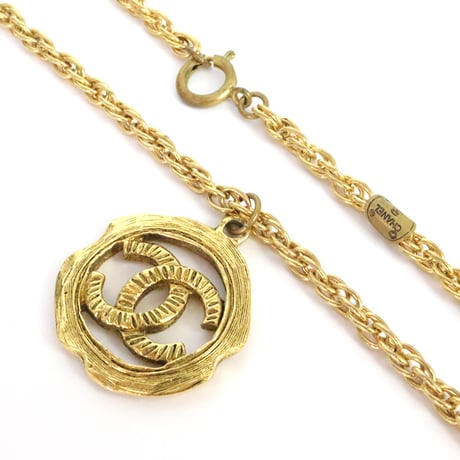 CHANEL Vintage CC Logo Round Medallion Pendant Necklace Gold-toned #19973