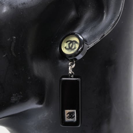 CHANEL CC Logo Dangle Pierced Earrings Silver-toned Resin 01P #76297