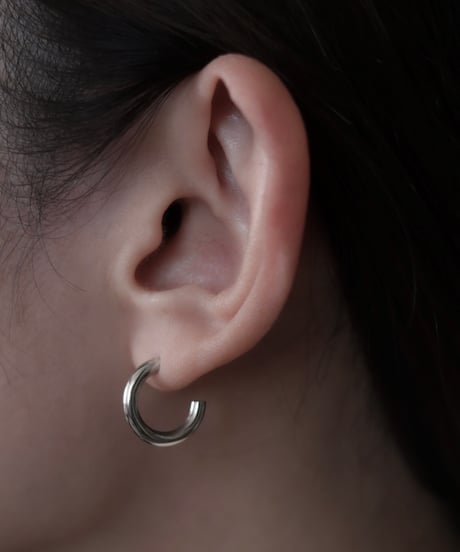 Shadow hoop pierce / Silver