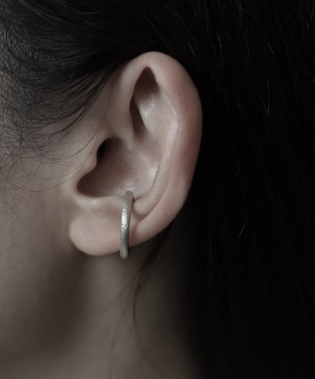 Fragile earcuff