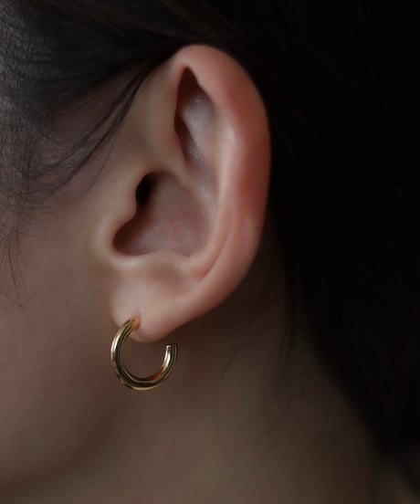Shadow hoop pierce / Gold