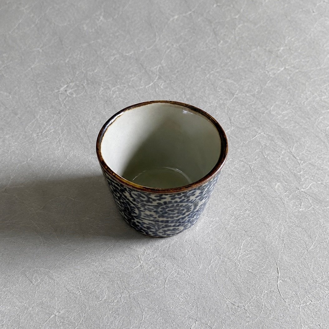 美濃焼 縞吉窯 古染新タコ唐草蕎麦猪口 | MatsuBokkuri