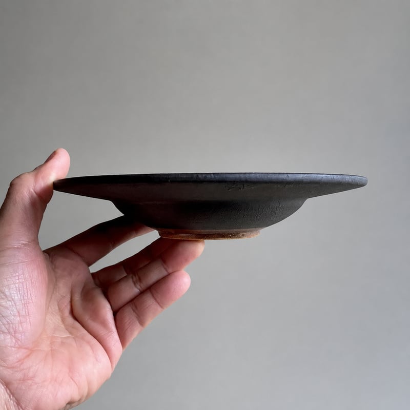 美濃焼 兵山窯 黒錆巻6.5寸深皿 | MatsuBokkuri