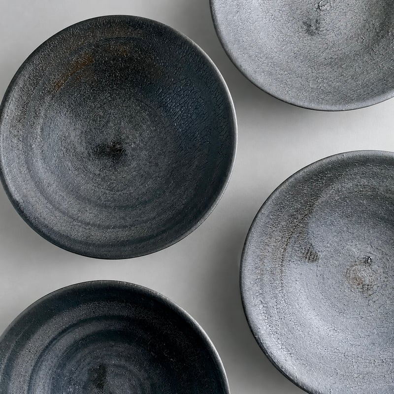 美濃焼 兵山窯 黒錆巻5.5寸丸皿 | MatsuBokkuri