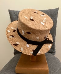 E８１　ラフィア　ベルレッタスタイル刺繍été（フランス語の夏）　ダークブラウンリボン結び　Mサイズ