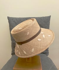 E６８　マープルサンシェード　ベージュテープフランスタイト刺繍　Mサイズ