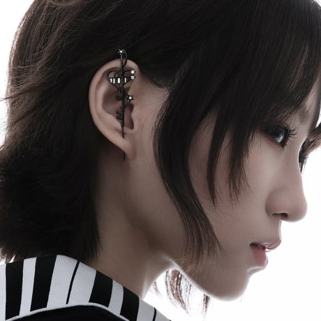 Ebony & Ivory　ピアノキーイヤーラップピアス