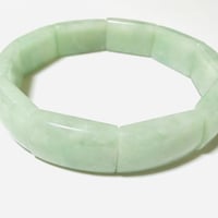 ミャンマー産の翡翠バングル