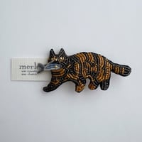 Merle（メルル）さん　ブローチ　お魚をくわえた猫　ビーズ