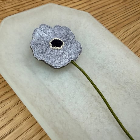 fiore / アネモネのブローチ白・パープル