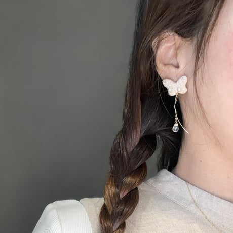NiNA LULU  バタフライ　アイボリー　ピアス　イヤリング