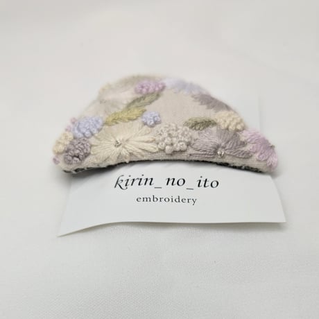 きりんの糸　リネンの刺繍三角パッチンピン