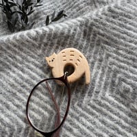 hamu's　ねこのメガネホルダーブローチ
