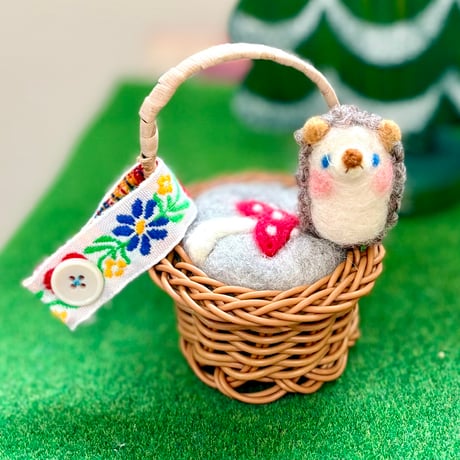 ふわ*もこ　ハリネズミ付きのピンクッション