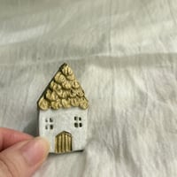 töpferei(トプフェレイ) 家のブローチ　黄土色