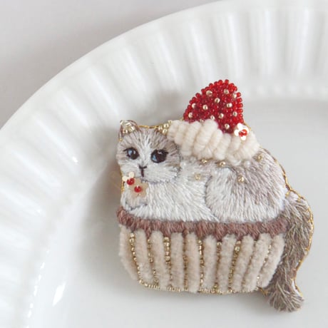megumi 猫×カップケーキブローチ