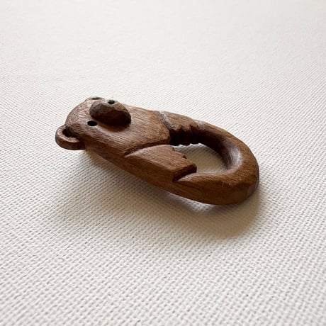 hamu's　くまのメガネホルダーブローチ