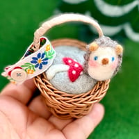 ふわ*もこ　ハリネズミ付きのピンクッション
