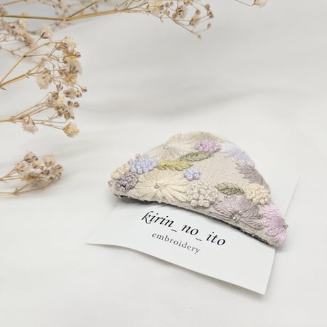 きりんの糸　リネンの刺繍三角パッチンピン