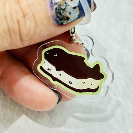 おかしな海の生きものおめかしチャーム（コビレゴンドウ）