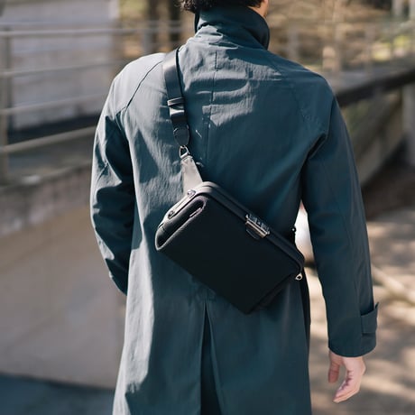 Quattro Shoulder ブラック