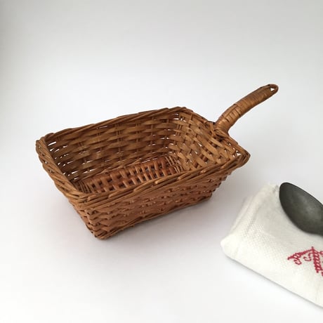 basket /アンティークハンドル付き藤のバスケット