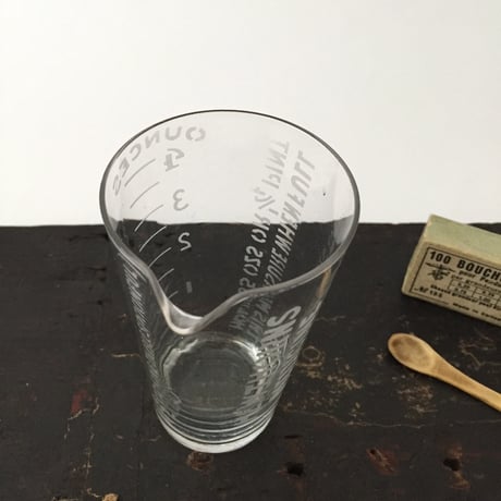 measure glass / アンティーク目盛り付きメジャーグラス