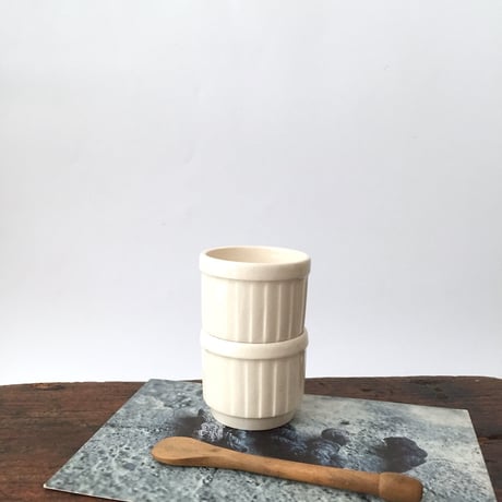 egg cup / 陶器のアンティークエッグスタンド