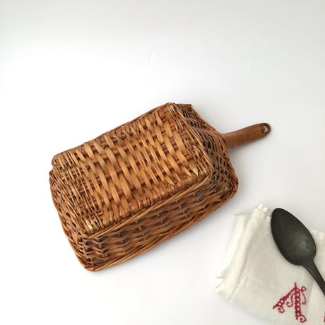basket /アンティークハンドル付き藤のバスケット