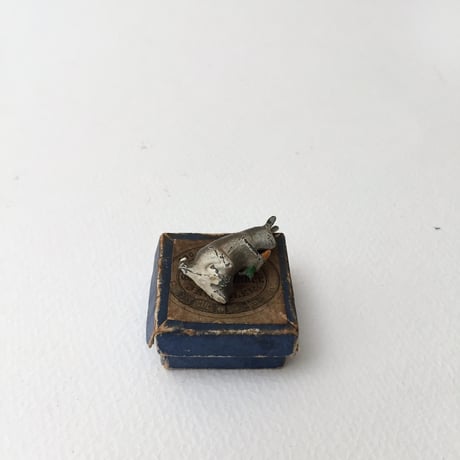 rabbit lead figure / 鉄のうさぎのフィギュリン