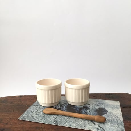 egg cup / 陶器のアンティークエッグスタンド