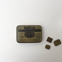 tablet tin / タブレットのブリキの缶