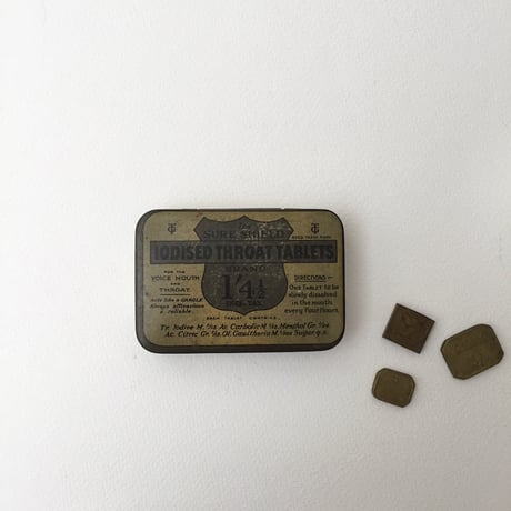 tablet tin / タブレットのブリキの缶