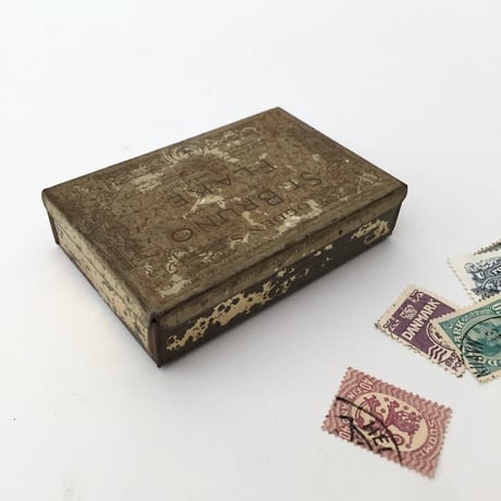 tobacco tin / タバコのブリキの缶