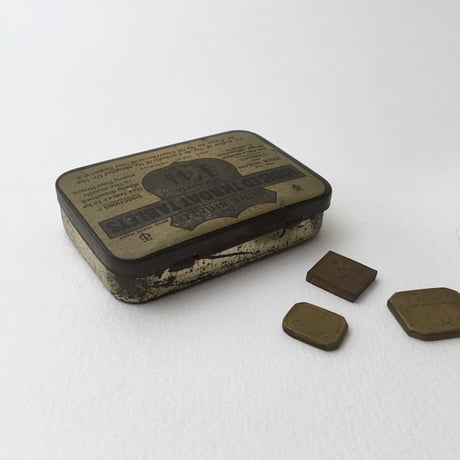 tablet tin / タブレットのブリキの缶