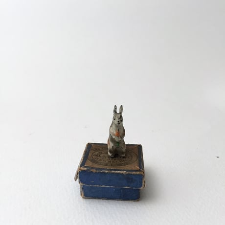 rabbit lead figure / 鉄のうさぎのフィギュリン