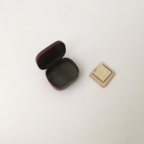 small tin  / アンティーク小さなティン