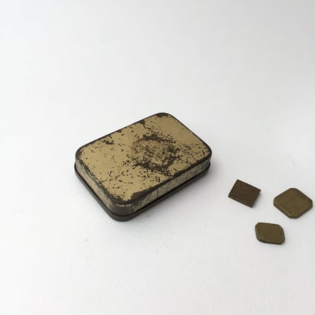 tablet tin / タブレットのブリキの缶