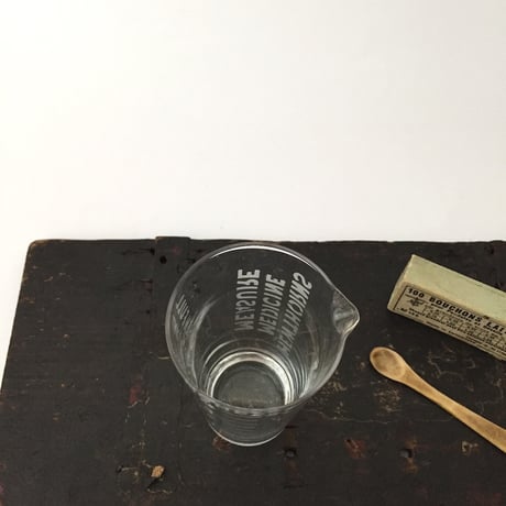 measure glass / アンティーク目盛り付きメジャーグラス