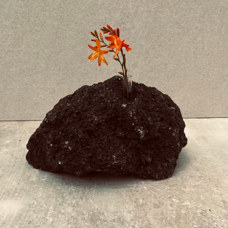 阿蘇熔岩石1輪挿し/花瓶/オブジェ(大）