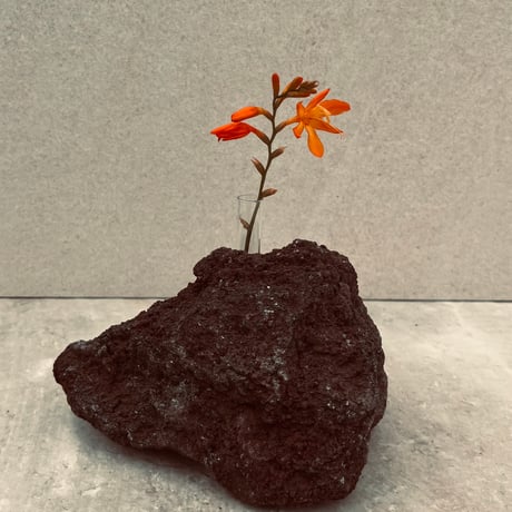 阿蘇溶岩石1輪挿し/花瓶/オブジェ(中）