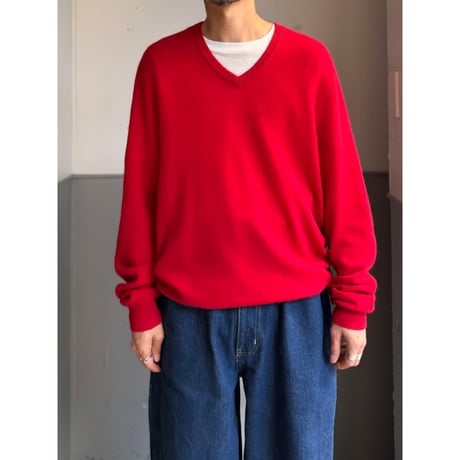 2PLY Cashmere V-Necked Knit Sweater