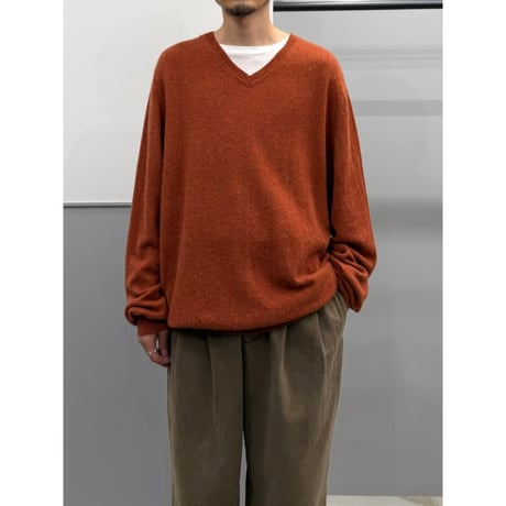 V-necked Cashmere Knit Sweater