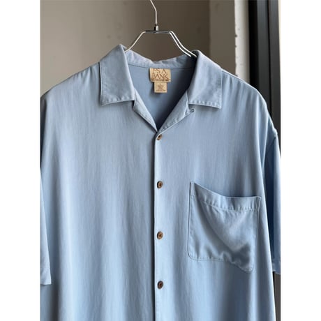 2000's Silk fabric open collar short sleeve shirt