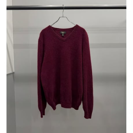 V-necked Cashmere Knit Sweater