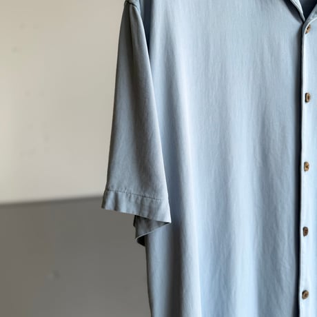 2000's Silk fabric open collar short sleeve shirt