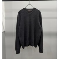 V-necked Cashmere Knit Sweater