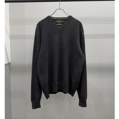 V-necked Cashmere Knit Sweater